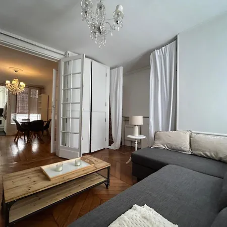 Luxury Parisian Flat Golden Triangle