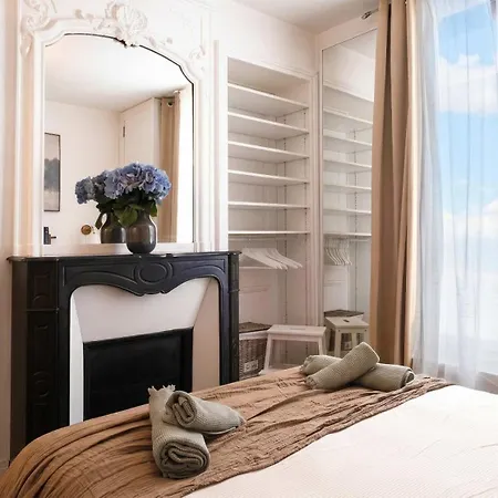 Luxury Parisian Flat Golden Triangle Apartment