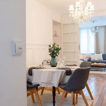 Luxury Parisian Flat Golden Triangle