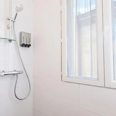 Luxury Parisian Flat Golden Triangle * باريس