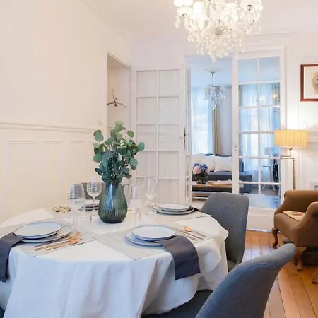 Luxury Parisian Flat Golden Triangle Apartment