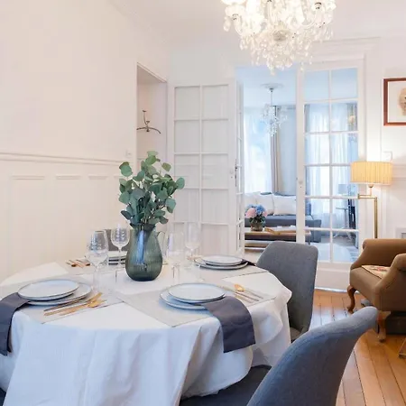 Luxury Parisian Flat Golden Triangle باريس