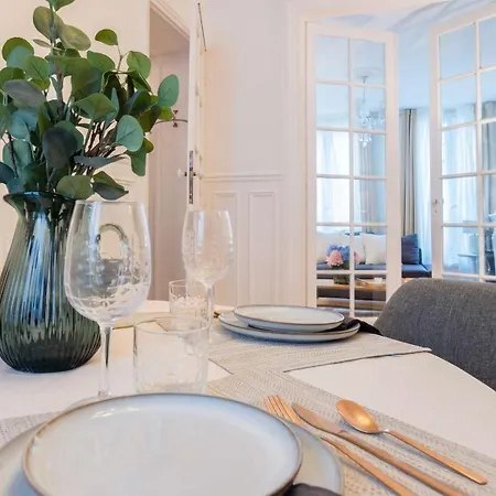 Apartment Luxury Parisian Flat Golden Triangle Paris