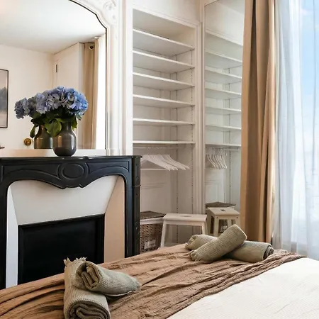 Luxury Parisian Flat Golden Triangle شقة باريس