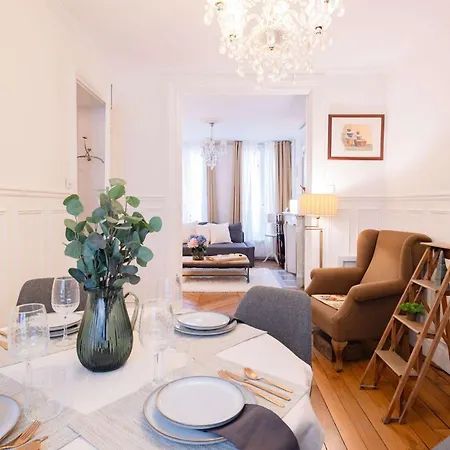 Luxury Parisian Flat Golden Triangle Paris