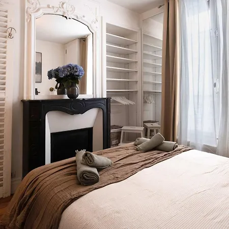 Luxury Parisian Flat Golden Triangle شقة