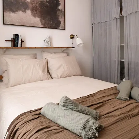 Luxury Parisian Flat Golden Triangle *