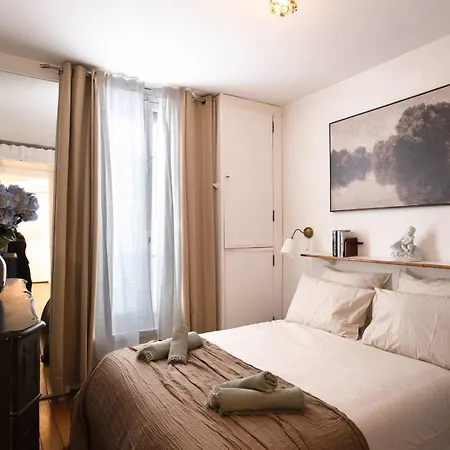 Luxury Parisian Flat Golden Triangle * Paris
