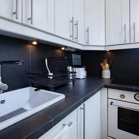 Luxury Parisian Flat Golden Triangle * باريس