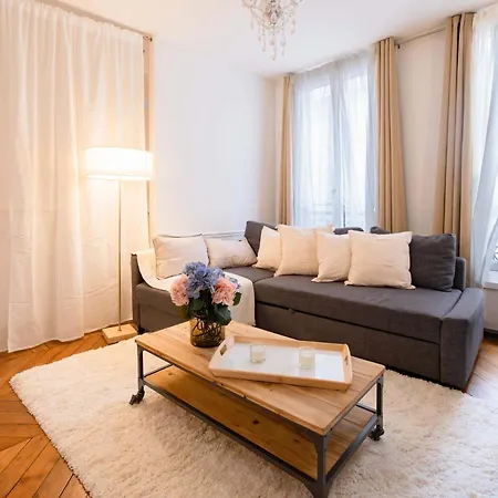 Luxury Parisian Flat Golden Triangle شقة *