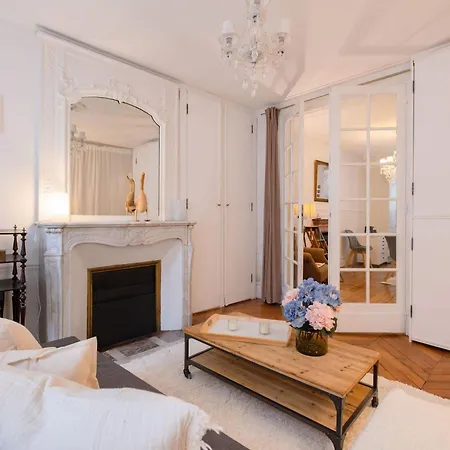 Luxury Parisian Flat Golden Triangle * Paris